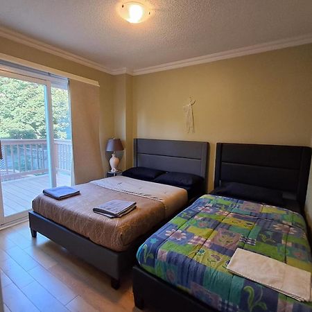 Room With Private Patio Next To Toronto Airport ミシサガ エクステリア 写真