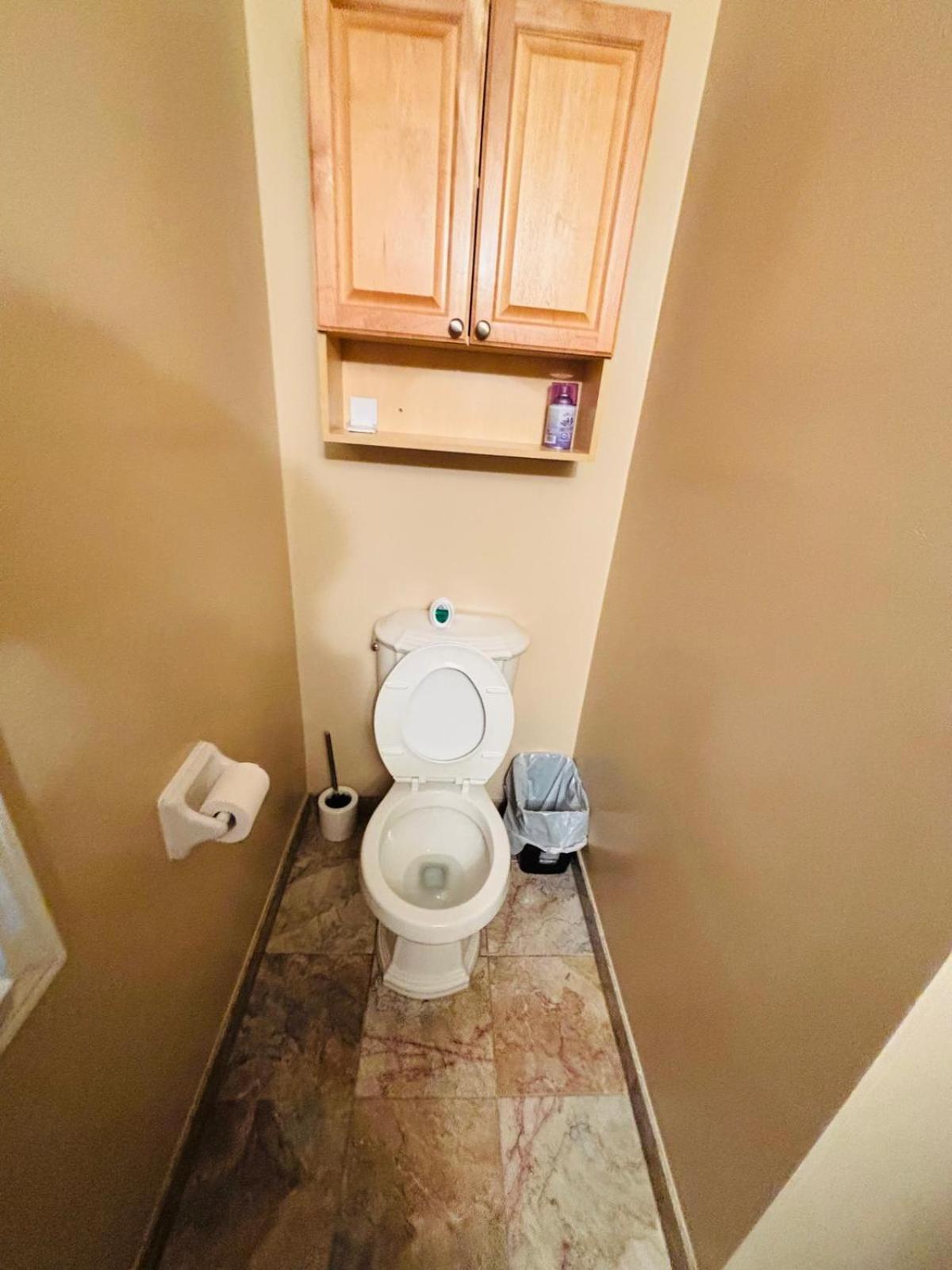 Room With Private Patio Next To Toronto Airport ミシサガ エクステリア 写真
