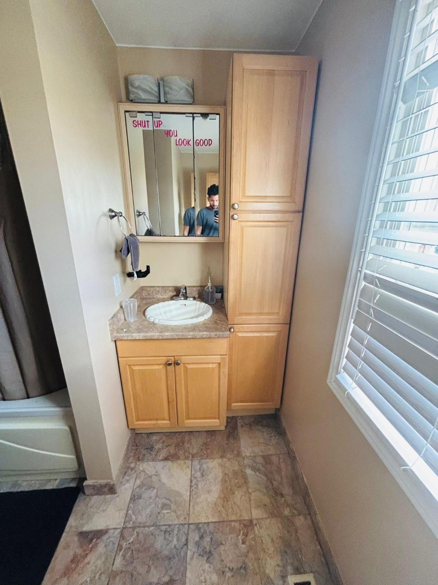 Room With Private Patio Next To Toronto Airport ミシサガ エクステリア 写真