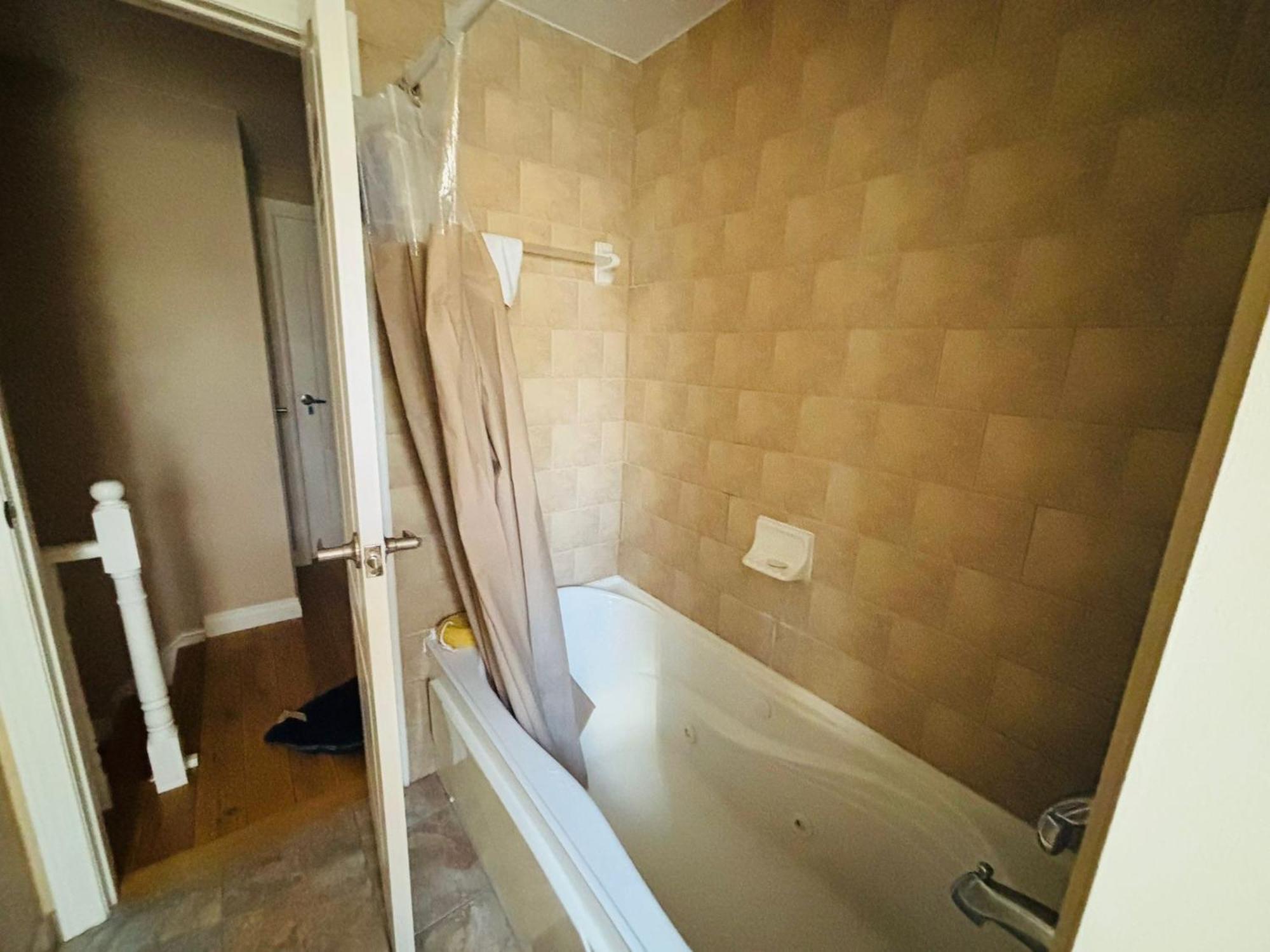 Room With Private Patio Next To Toronto Airport ミシサガ エクステリア 写真